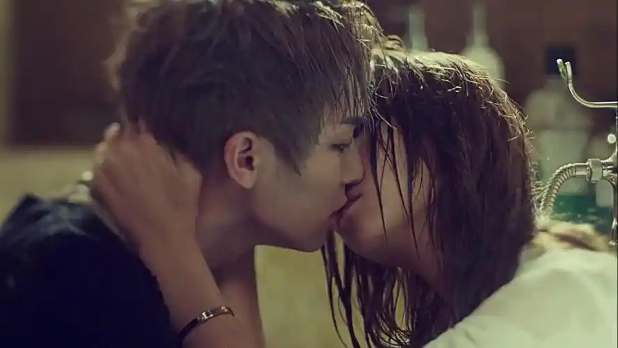 当按下暂停时,这画面恰到好处,就当是自己拍下的作品