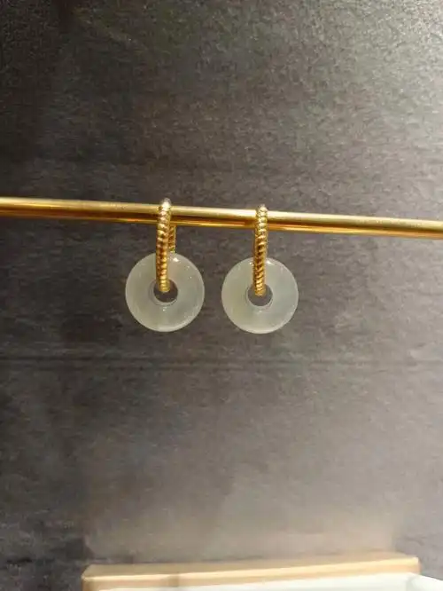 翡翠可取下来,一付耳环两种带法,太值了