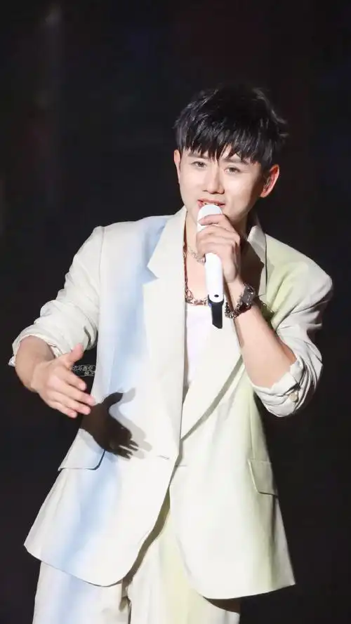 张杰超话#张杰未live巡回演唱会##张杰演唱会#【郑州演唱会自拍高清图