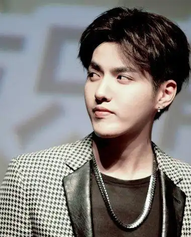 男士怎么打理一个好看的中分发型