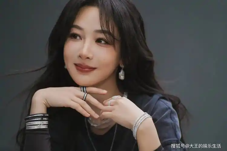 杨紫学生证曝光,被赞"从小美到大",网友:这肯定没整容!