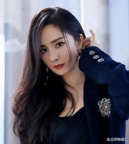 其中,一群拥有独特魅力的女星以其狐狸眼成为焦点,勾人魂魄,让人过目