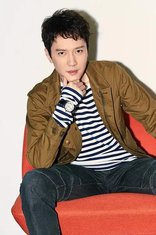 冯绍峰秋冬魅力街拍写真高清图片