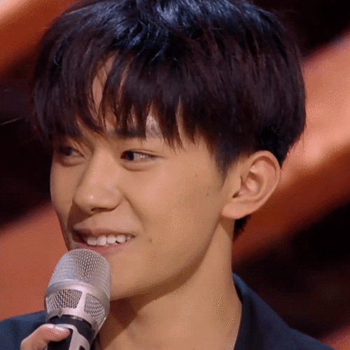 幻乐少年易烊千玺表情包上线惊讶无奈称赞傲娇的小表情