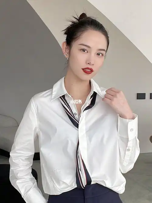 职场穿搭小技能丝巾配衬衫的3种系法