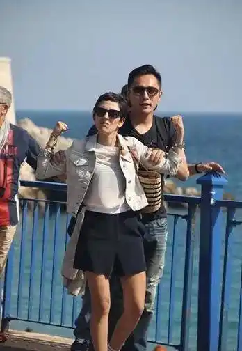 曾是谢娜前男友,分手后娶国外娇妻,结婚多年无绯闻_安娜_时候_章子怡