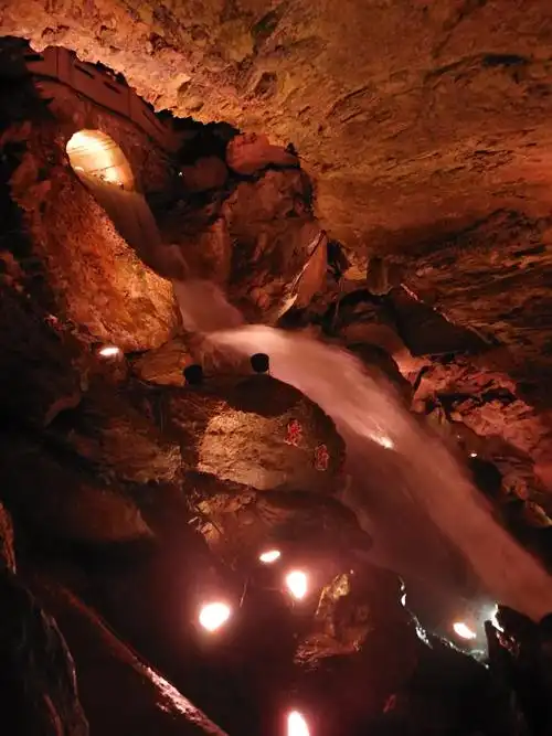 五一金华双龙洞看看人海