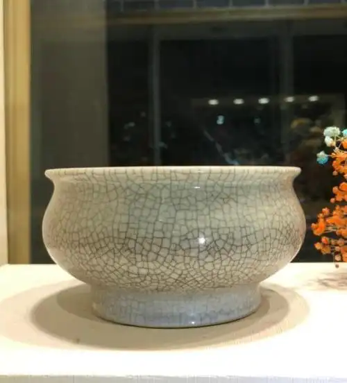 瓷器鉴赏:哥釉的开片,一定有深浅变化!