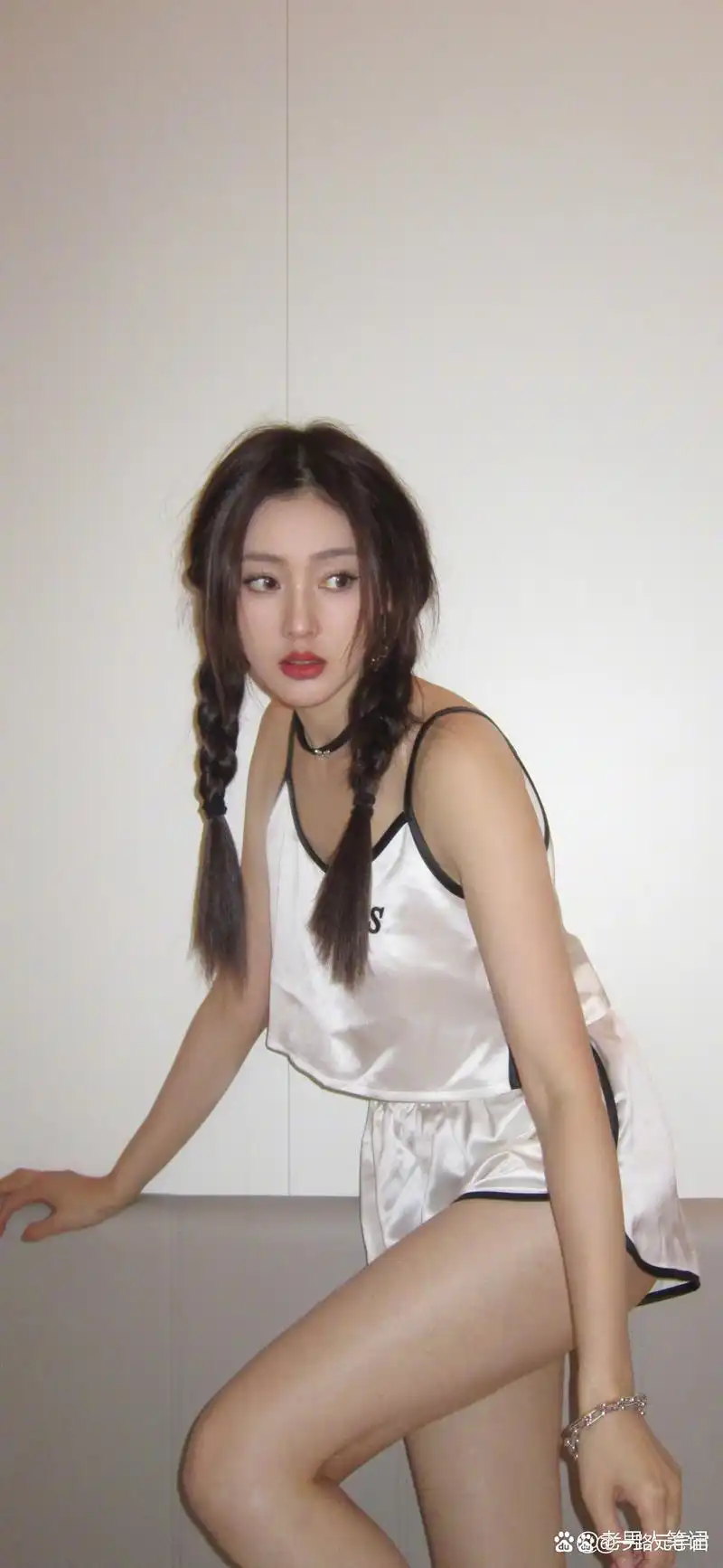 张天爱兔年写真