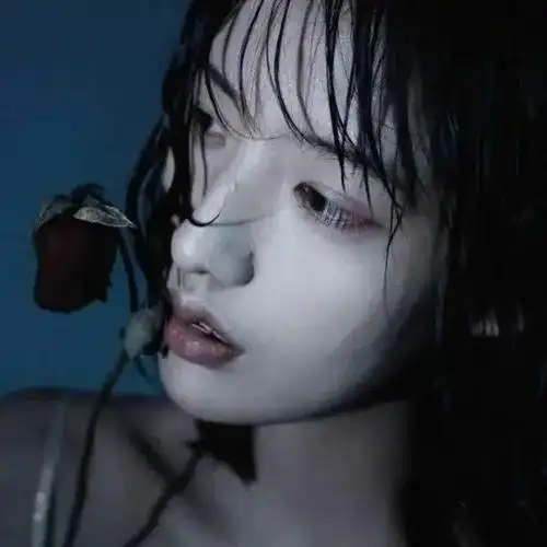 女生头像你是我在黑暗中唯一的救赎