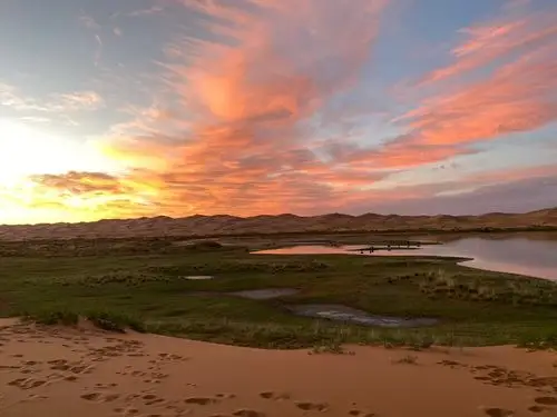 夏天去哪儿腾格里沙漠五湖穿越让炙热太阳对你进行