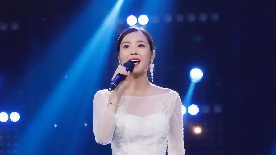 云朵,塔斯肯合唱这首歌火了,从未见过云朵的嗓音如此惊艳!