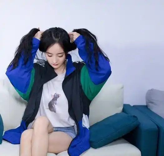 原创时尚女王杨幂带你走进运动style夏日运动套装让你又美又飒