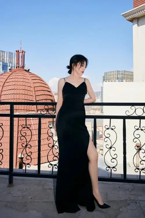 闫妮first闭幕红毯黑裙造型##first青年电影展