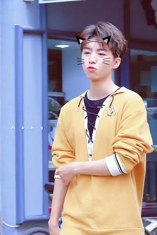 下一秒就被笑得甜甜的宝贝可爱得框框撞大墙03  @tfboys-王俊凯