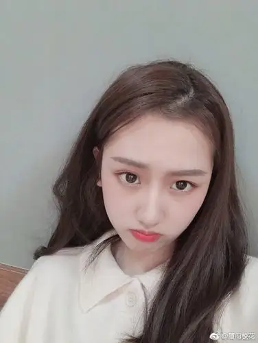 她叫严智超00年2019年表演艺考生身高165cm双子座