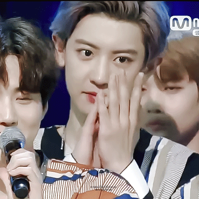 朴灿烈# #朴灿烈闪耀今夏# 【灿吧自截动图】170810 m!