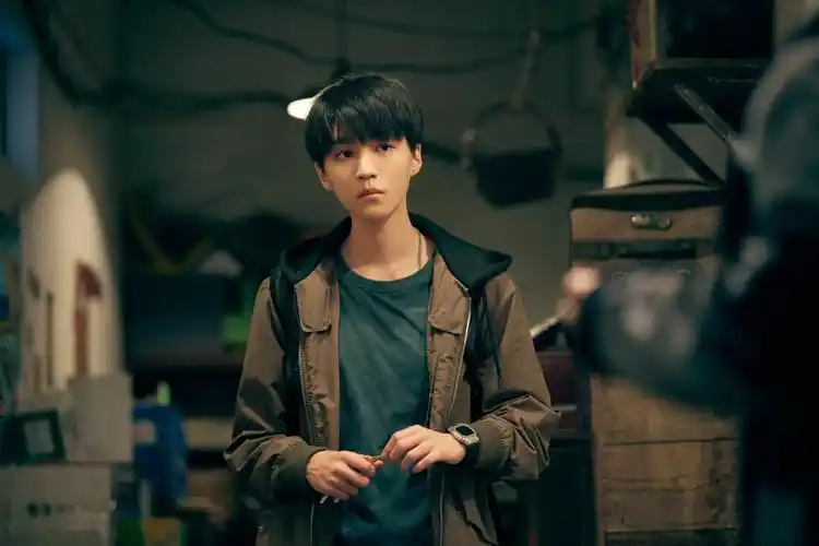 王俊凯重生之门剧照当往事的伤疤被揭开