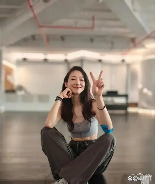 韩雪给人的印象中,整体身材看上去并不显胖.