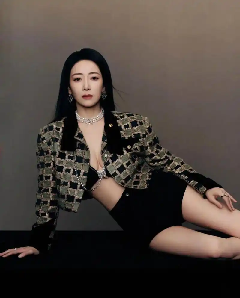 宝刀未老风韵犹存之陈紫函男人装写真