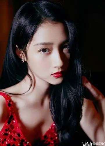 关晓彤成熟风写真