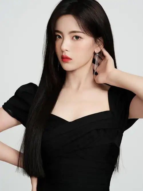 杨超越黑发红唇太美啦 - 青岛新闻网