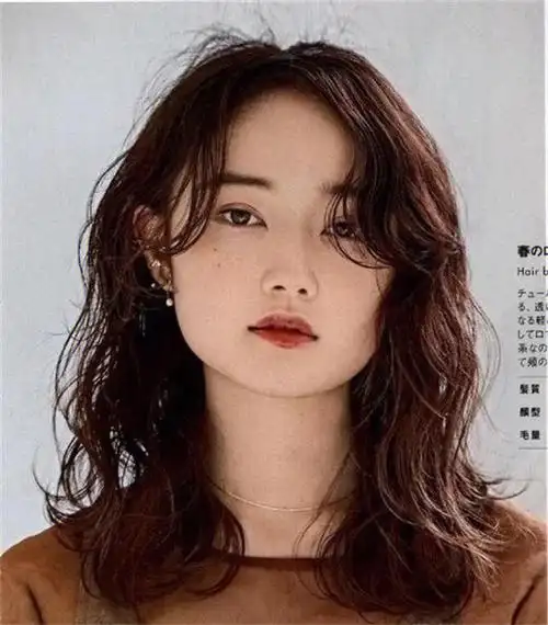 方脸女生适合的发型