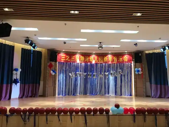 bulingbuling老师们精心布置的舞台,好漂亮哟!