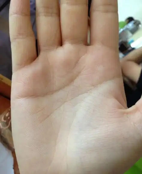 事业线一般,有点往月丘偏,属于爱幻想,做事有点脱离现实,但是很适合