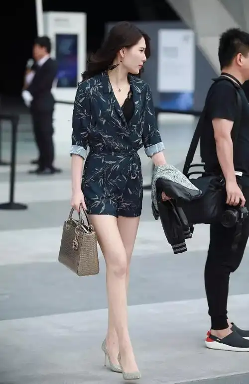 高跟鞋搭配出街,让你轻松秀出女神范