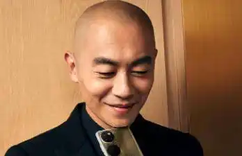 朱亚文光头造型释出,你觉得他能驾驭得了这一发型吗?_感觉_演技_角色