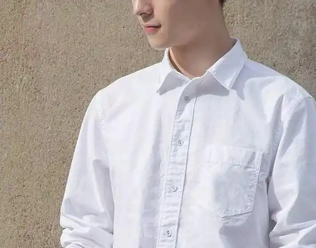 你穿白衬衫的样子真好看