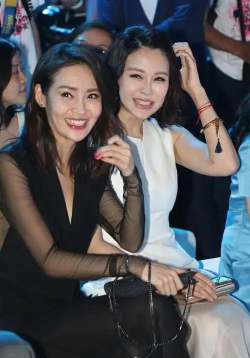 双方父母对于明加和胡俊的决定没有任何异议,他们都支持孩子们的选择.