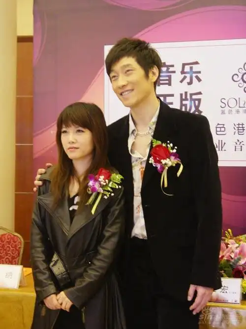 满江,戴娆出席支持正版音乐活动歌手满江