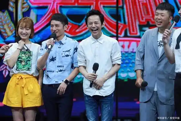 《快乐大本营》是湖南卫视的一档老牌综艺节目,自2005年首播以来一直