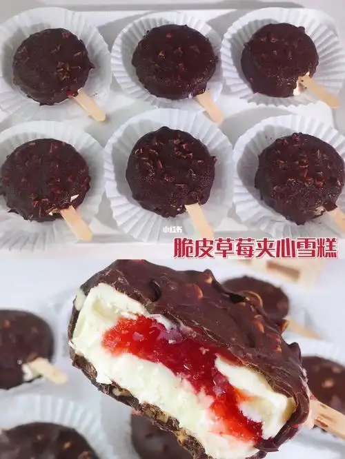 4步搞定6015敲浓郁的95脆皮草莓夹心雪糕!