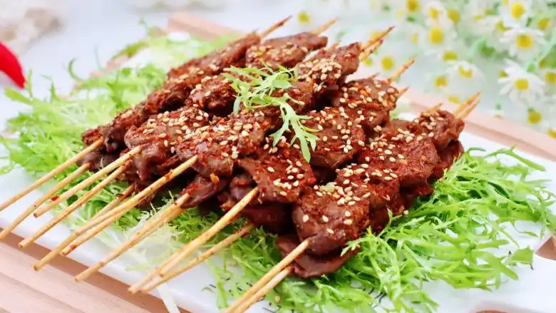 专辑209826天热了,又到了撸串的时候,分享一道超简单又好吃的烤鸡心串