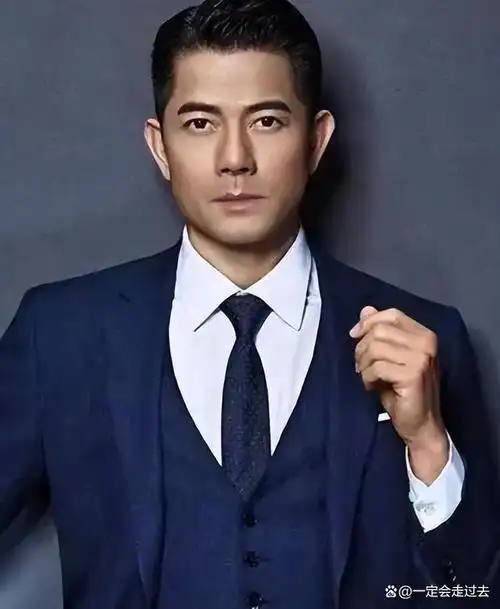 郭富城豪华酒店为老婆庆生,方媛一身行头几十万,俩女儿颜值高