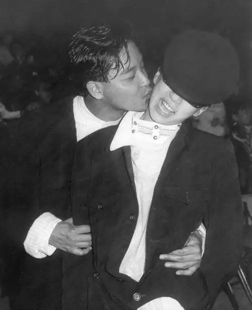 梅艳芳男朋友,梅艳芳最后一场演唱(03梅艳芳最后演唱会)