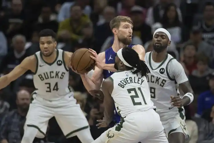 拒37分大逆转雄鹿倒下小萨准3双迎里程碑字母哥空砍30134