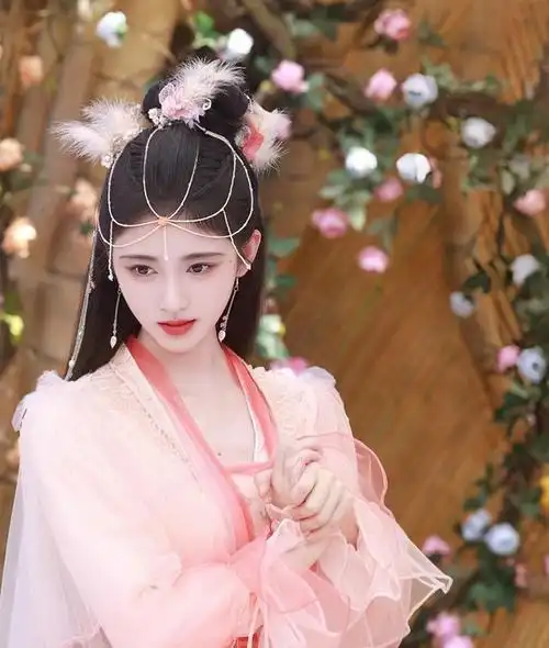 鞠婧祎一年一部古装剧,其中造型的不断黑化之路