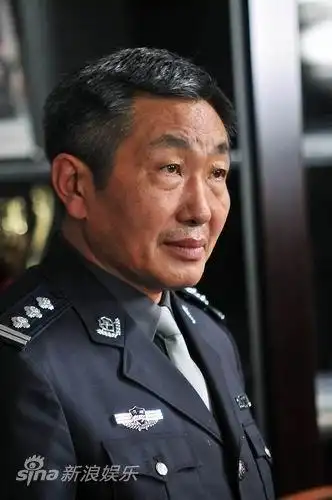 杜源饰周局长看明星八卦,查影讯电视节目,上手机新浪网娱乐频道 ent.