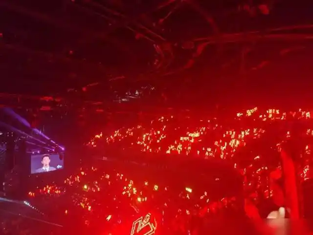 星光大赏合影,肖战王一博再度同框同台,红海引爆全场!