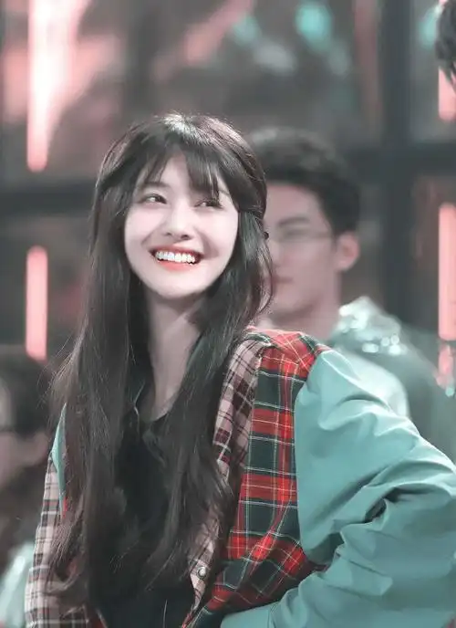 郑爽多年前的照片,身穿蓝色礼服,看起来清纯可爱现在的变化好大_网易