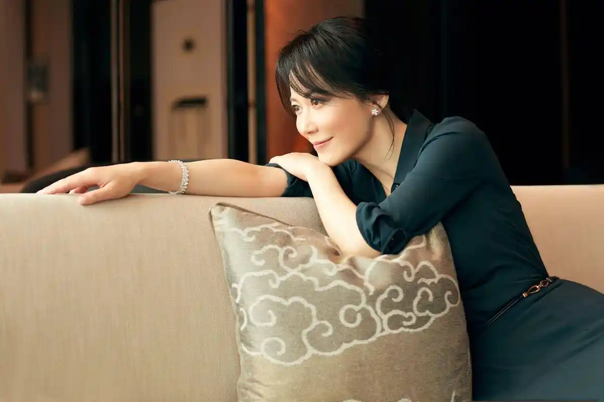 不结婚也能决生理需求?俞飞鸿:我有固定伴侣,窦文涛陪了我20年