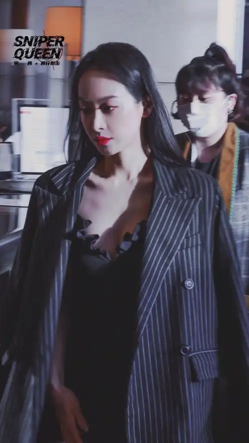 宋茜暮夜樱花裙