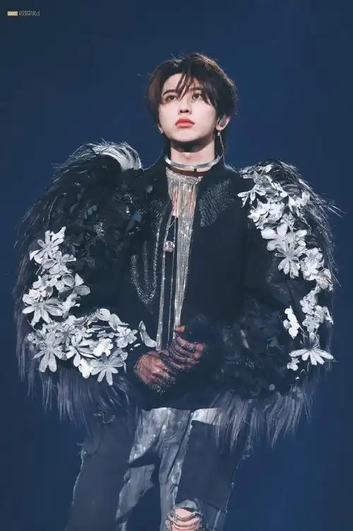 蔡徐坤#在我的这颗小星球里面,你就是温柔跟璀璨,即使旁的宇宙再缆