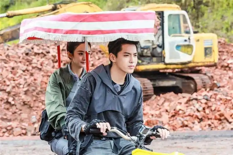 赵丽颖吴亦凡八字分析,赵丽颖八字格局-图片大观-奇异网