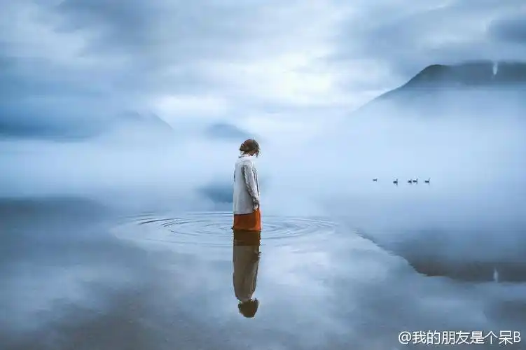 gadd,喜欢独自旅行摄影,她用自拍的形式记录自己与自然相处的时光,有