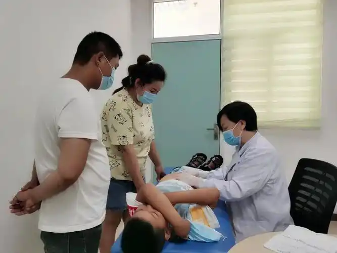 泌尿外科为了孩子不分昼夜每周7天都是工作日